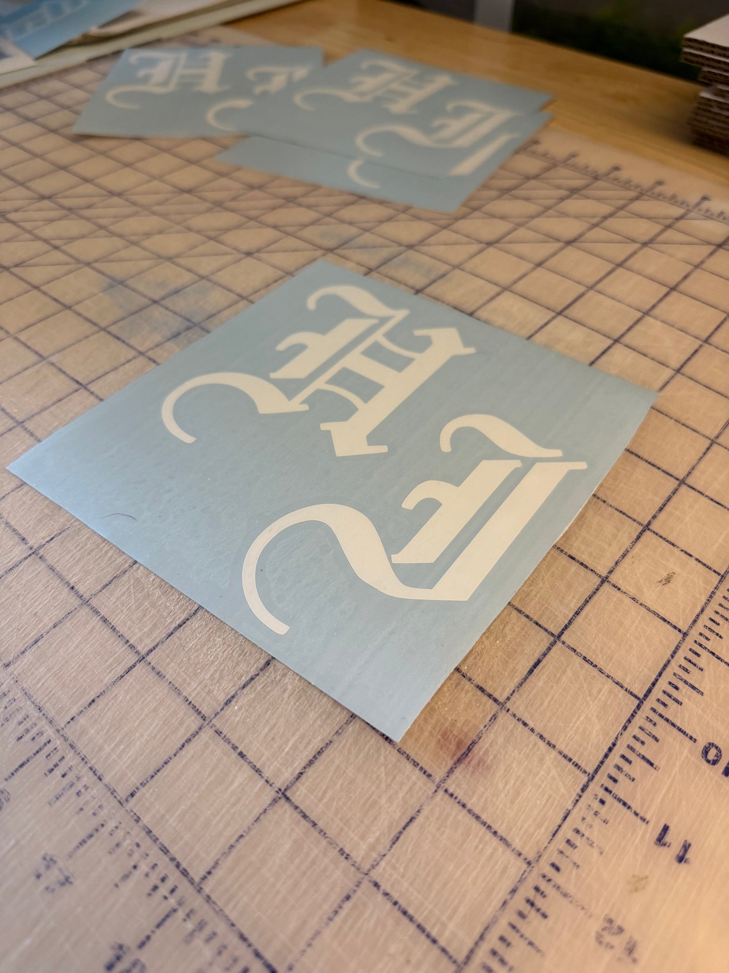 Hawai'i "HI" in Old English Letters Decal